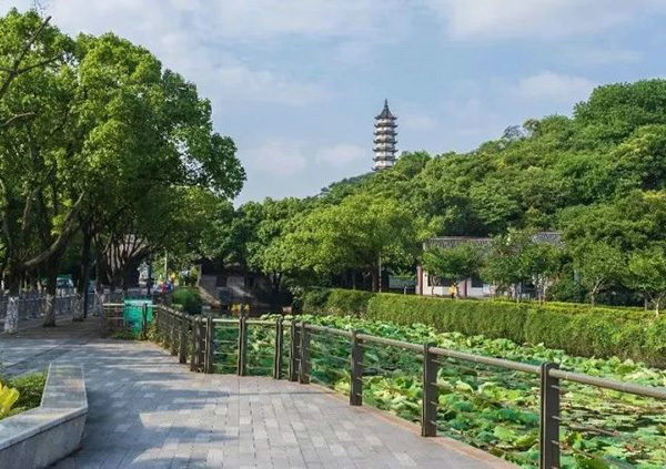 Zhaobaoshan Tourism Scenic Area will resume its opening today. The prevention and control of the epidemic requires your support and cooperation!